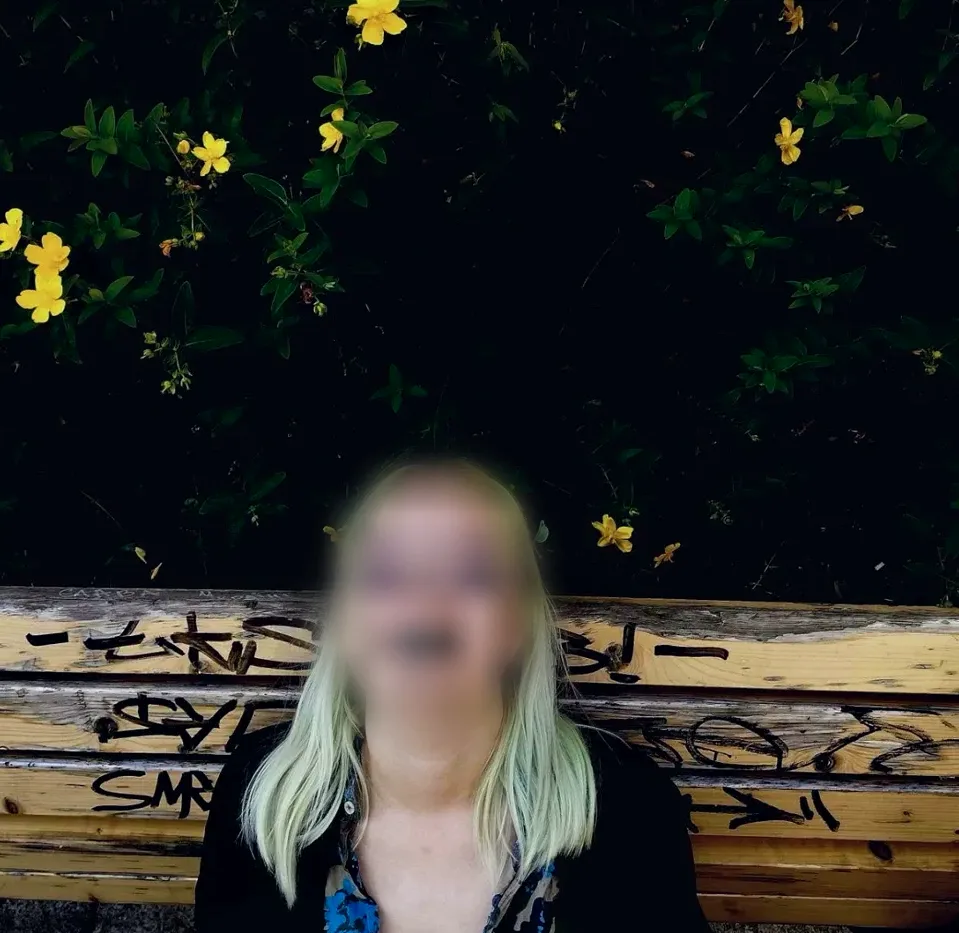 Anna, 19