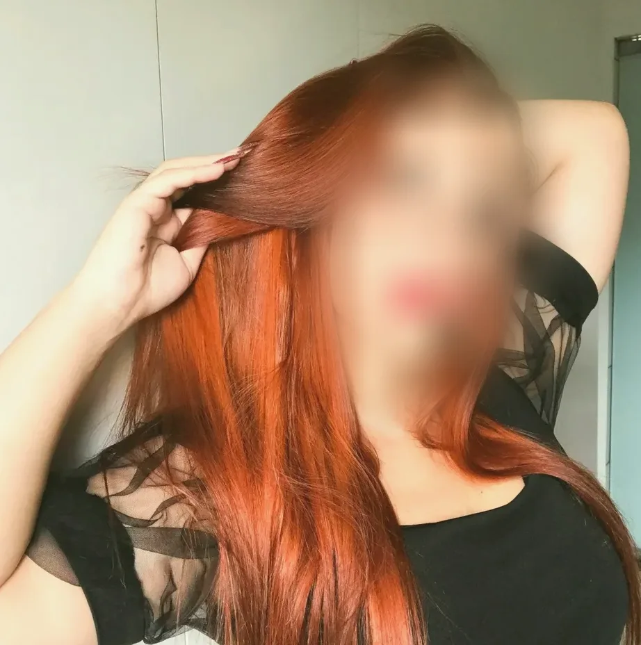 Larissa, 32