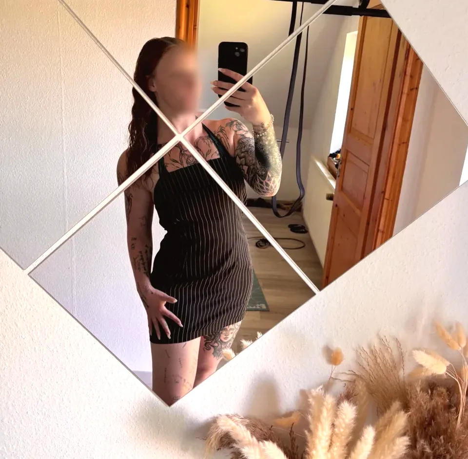 Sabrina, 28